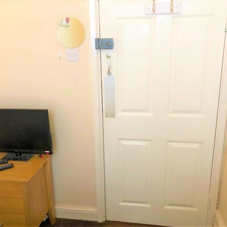 Budget Rooms Crosskeys Нюпорт Екстериор снимка