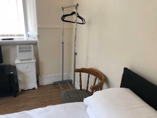 Budget Rooms Crosskeys Нюпорт Екстериор снимка